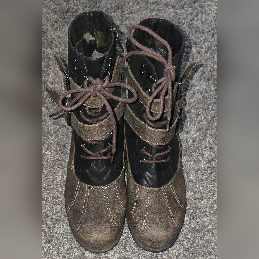 Not Rated Hermione Wedge Boot By The Buckle Womens Size 8.5 Black And Brown - Picture 4 of 12